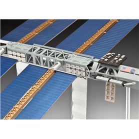 Revell 05651 1/144 Gift Set 25th Anniversary ISS Platinum Edition