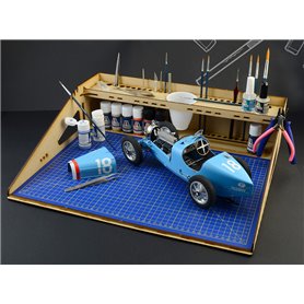 Italeri Workstation for modelling