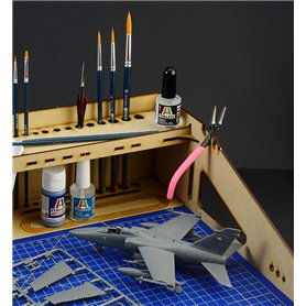 Italeri Workstation for modelling