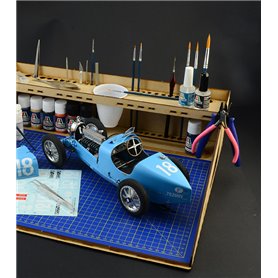 Italeri Workstation for modelling