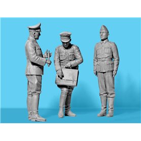 ICM 24024 Type G4 with MG 34 and German Staff Personnel