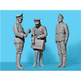 ICM 24024 Type G4 with MG 34 and German Staff Personnel