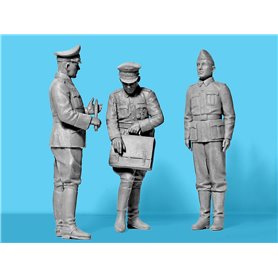 ICM 24024 Type G4 with MG 34 and German Staff Personnel
