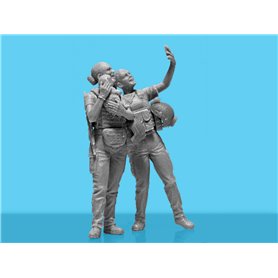 ICM 1:35 WAR HAS NO GENDER - FEMALE SERVICEMAN OF THE ARMED FORCES OF UKRAINE