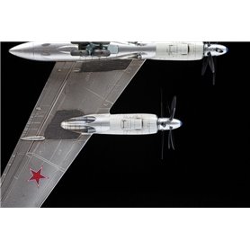 Zvezda 1:72 Tupolev Tu-95MS Bear - SOVIET STRATEGIC BOMBER
