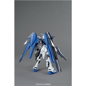 Bandai 61611 MG 1/100 FREEDOM GUNDAM VER.2.0 BL GUN61611