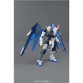 Bandai 61611 MG 1/100 FREEDOM GUNDAM VER.2.0 BL GUN61611