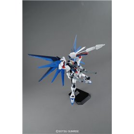 Bandai 61611 MG 1/100 FREEDOM GUNDAM VER.2.0 BL GUN61611