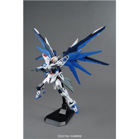 Bandai 61611 MG 1/100 FREEDOM GUNDAM VER.2.0 BL GUN61611