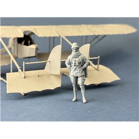 Copper State Models F32-057 Italian Airman in Roold Crash Helmet