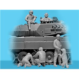 ICM 1:35 Leopard Crew Armed Forces of Ukraine