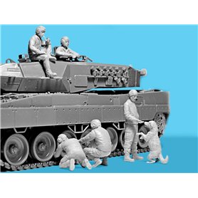 ICM 1:35 Leopard Crew Armed Forces of Ukraine
