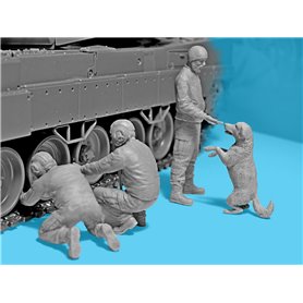 ICM 1:35 Leopard Crew Armed Forces of Ukraine