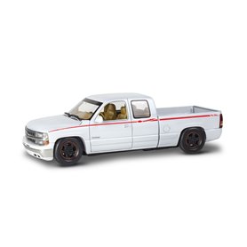 Monogram 4538 1999 Chevy Silverado Street Pickup 1/25