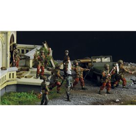 Italeri 1:72 Hartenstein Hotel 1944 Market / Garden - BATTLE SET