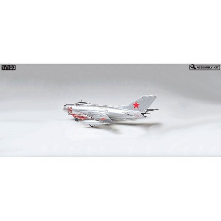 Tamiya 1:100 Mikoyan i Gurevich MiG-19 Farmer-E 