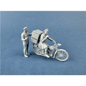 Copper State Models F32-062 British Dispatch Rider Taking Carrier Pigeons to the Front Line