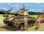 Bronco CB 1:35 M24 Chaffee z załogą