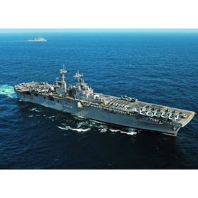 REVELL 05110 USS KEARSARGE LHD