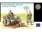 MB 1:35 LETTING OFF STEAM Niemieccy motocykliści 1940-1942 | 3 figurki |