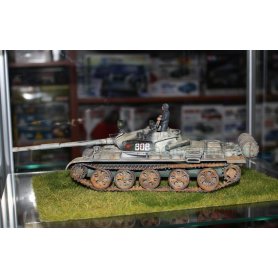 Tamiya 1:35 Russian T-62 Tank