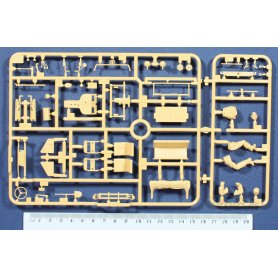 Tamiya 1:35 Russian Commanders with Staff Car