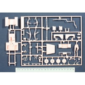 Tamiya 1:35 35076 SAS Land Rover Pink Panther