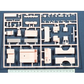 Tamiya 1:35 35076 SAS Land Rover Pink Panther