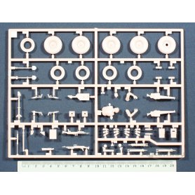 Tamiya 1:35 35076 SAS Land Rover Pink Panther