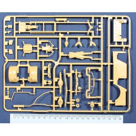 Tamiya 1:35 35305 Steyr 1500A/01 Africa Infantry at Rest