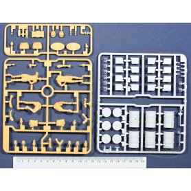 Tamiya 1:35 35305 Steyr 1500A/01 Africa Infantry at Rest