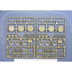 Tamiya 1:35 U.S. M8 Light Truck Greyhound 