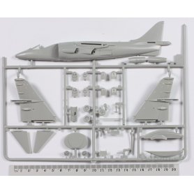 Tamiya 1:72 McDonnell Douglas AV-8B Harrier II