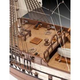 REVELL 1:132 05113 U.S.S. BON HOMME RICHARD