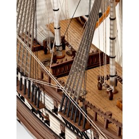 REVELL 1:132 05113 U.S.S. BON HOMME RICHARD