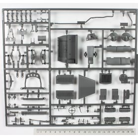 Tamiya 1:35 35050 German 8T Half Track Sdkfz 7/1