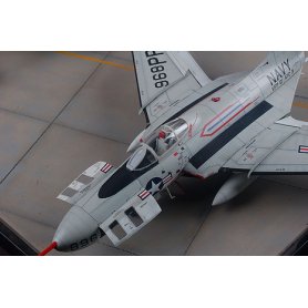 Kitty Hawk 1:48 80127 F9F-8/F9F-8P ( 2-1 )