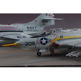 Kitty Hawk 1:48 80127 F9F-8/F9F-8P ( 2-1 )
