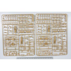 Tamiya 1:35 35246 Famo and Tank Transport.