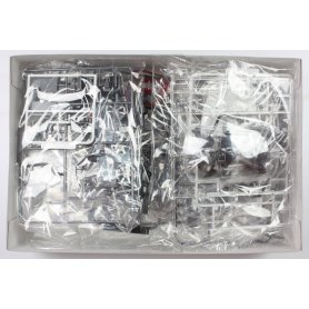 Aoshima 1:24 Nissan R35 GT-R with engine