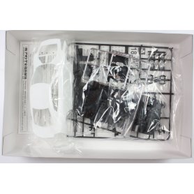 Aoshima 1:24 Nissan R35 GT-R with engine