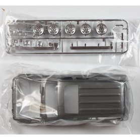 Tamiya 1:24 24107 Land Cruiser 80 VX Ltd Kit 