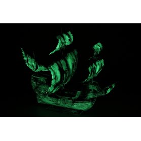 Zvezda 1:100 Flying Dutchman Ghost Ship