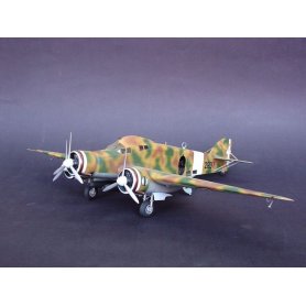 Trumpeter 1:48 Savoia-Marchetti S.M.79-II Sparviero