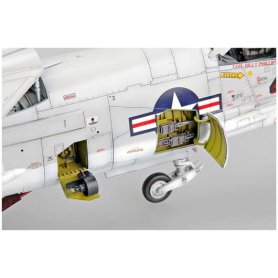 Trumpeter 1:32 F-8E Crusader