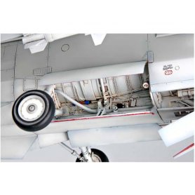 Trumpeter 1:32 F-8E Crusader