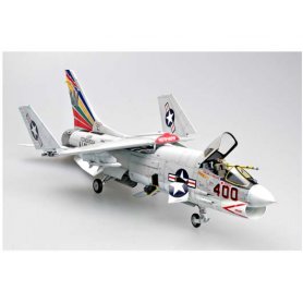 Trumpeter 1:32 F-8E Crusader