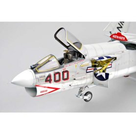 Trumpeter 1:32 F-8E Crusader