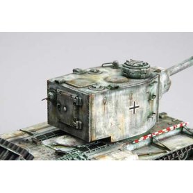 Hobby Boss 1:48 German Pz.Kpfw KV-2 754(r) tank 