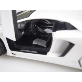 Aoshima 1:24 Lamborghini Aventador LP700-4 White